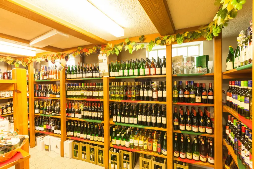 content-sortiment-wein-getraenkemarkt-rittersbach-weinregal