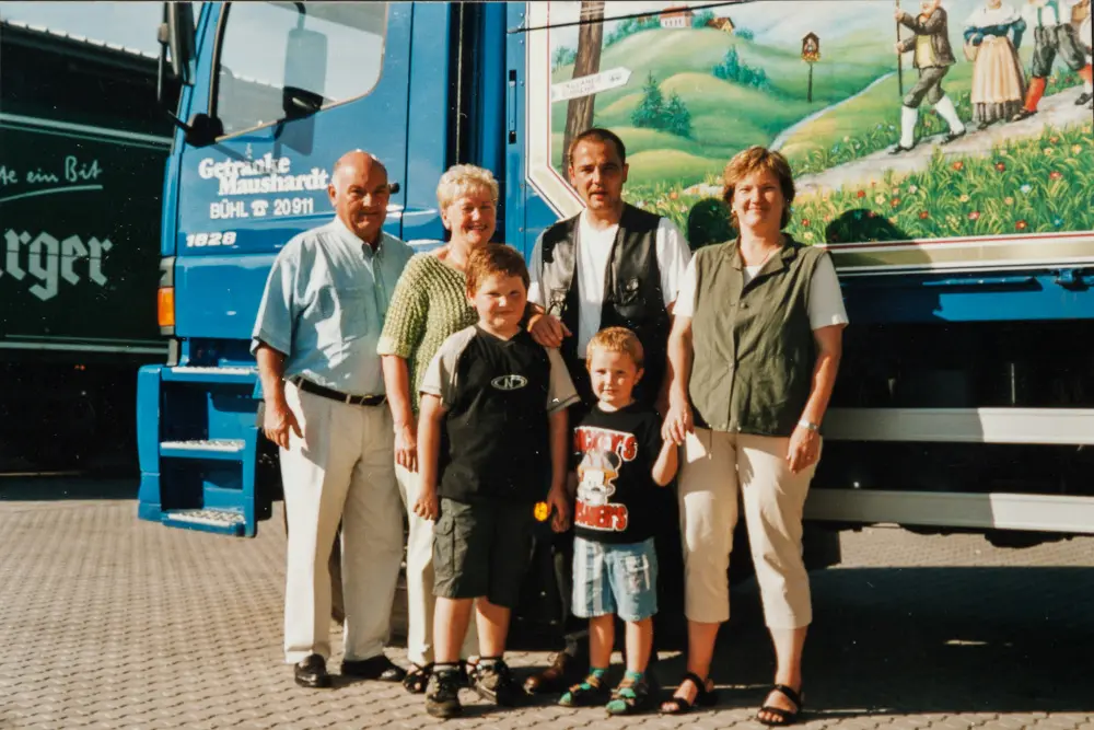 content-ueber-uns-unternehmen-historisch-familie-maushardt-braun-90er-jahre